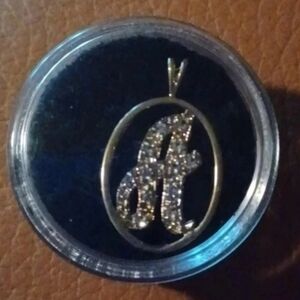 💙🌹Gold plated letter pendant "A"